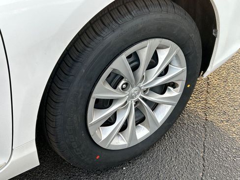 Used 2017 Toyota Camry LE FWD image 34