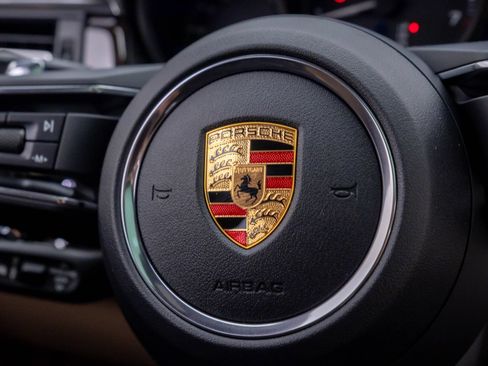 Certified 2026 Porsche Macan AWD/4WD image 28