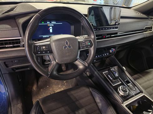 Used 2023 Mitsubishi Outlander SE FWD image 4