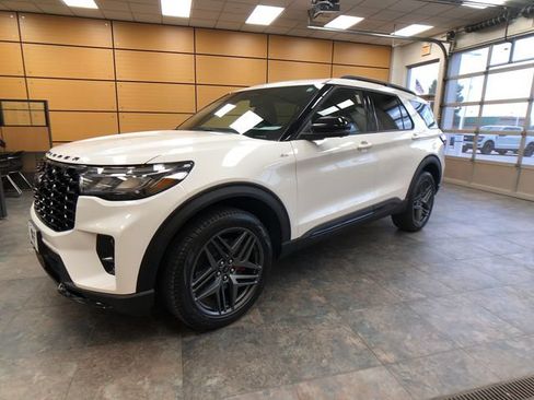 Used 2025 Ford Explorer ST-Line w/ Premium Package AWD/4WD image 3