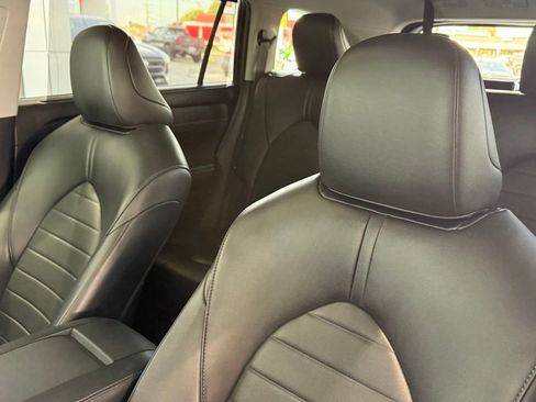 Used 2023 Toyota Highlander XLE image 24