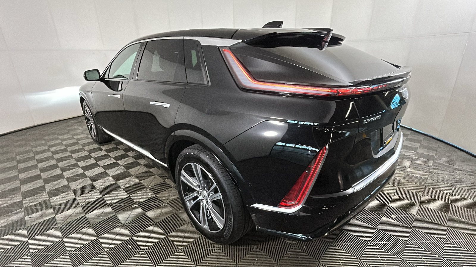 Used 2024 Cadillac Lyriq Luxury RWD image 4
