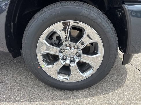 New 2026 RAM 1500 4x4 Crew Cab image 9