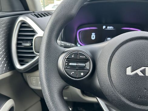 Used 2025 Kia Soul LX FWD image 17