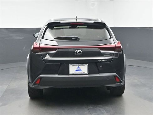 Used 2019 Lexus UX 200 image 7