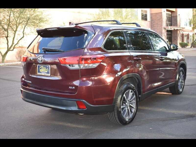 Used 2019 Toyota Highlander XLE FWD image 7