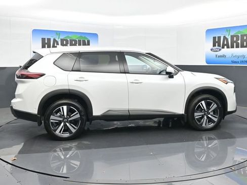 Used 2024 Nissan Rogue SL image 6