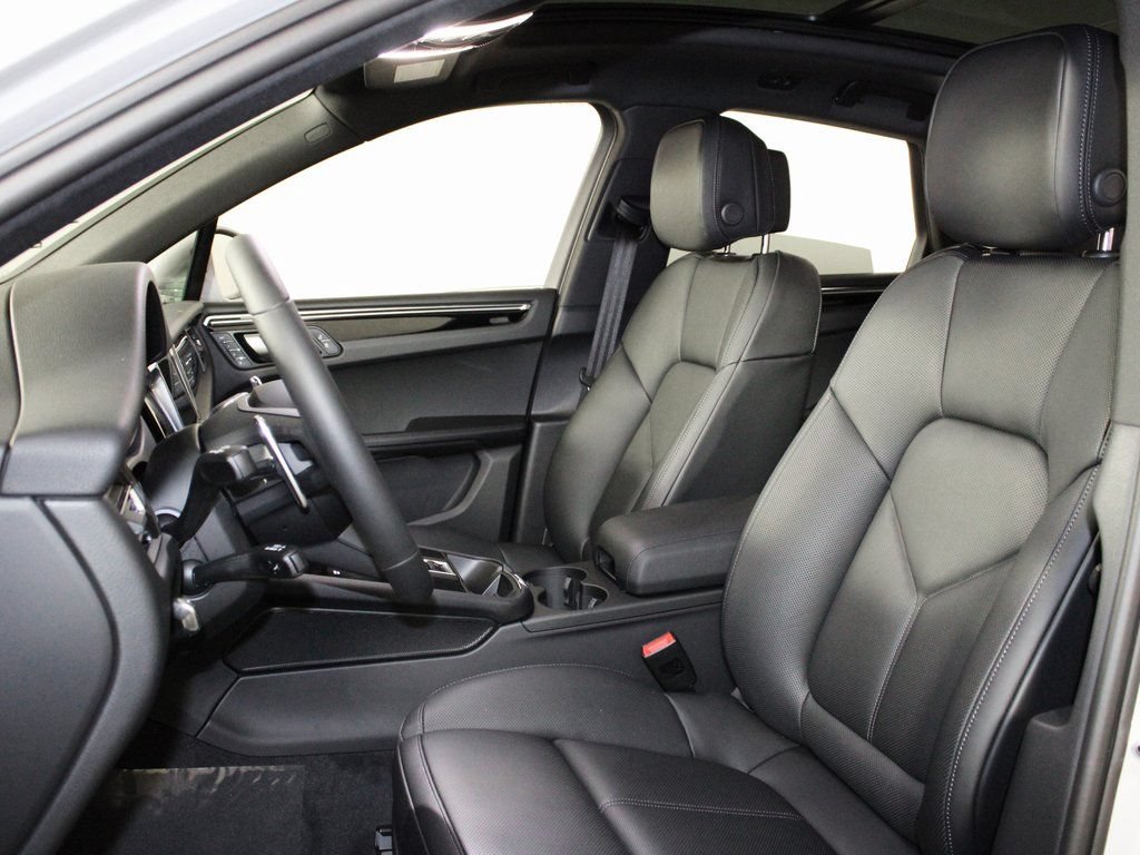 Certified 2026 Porsche Macan S AWD/4WD image 5