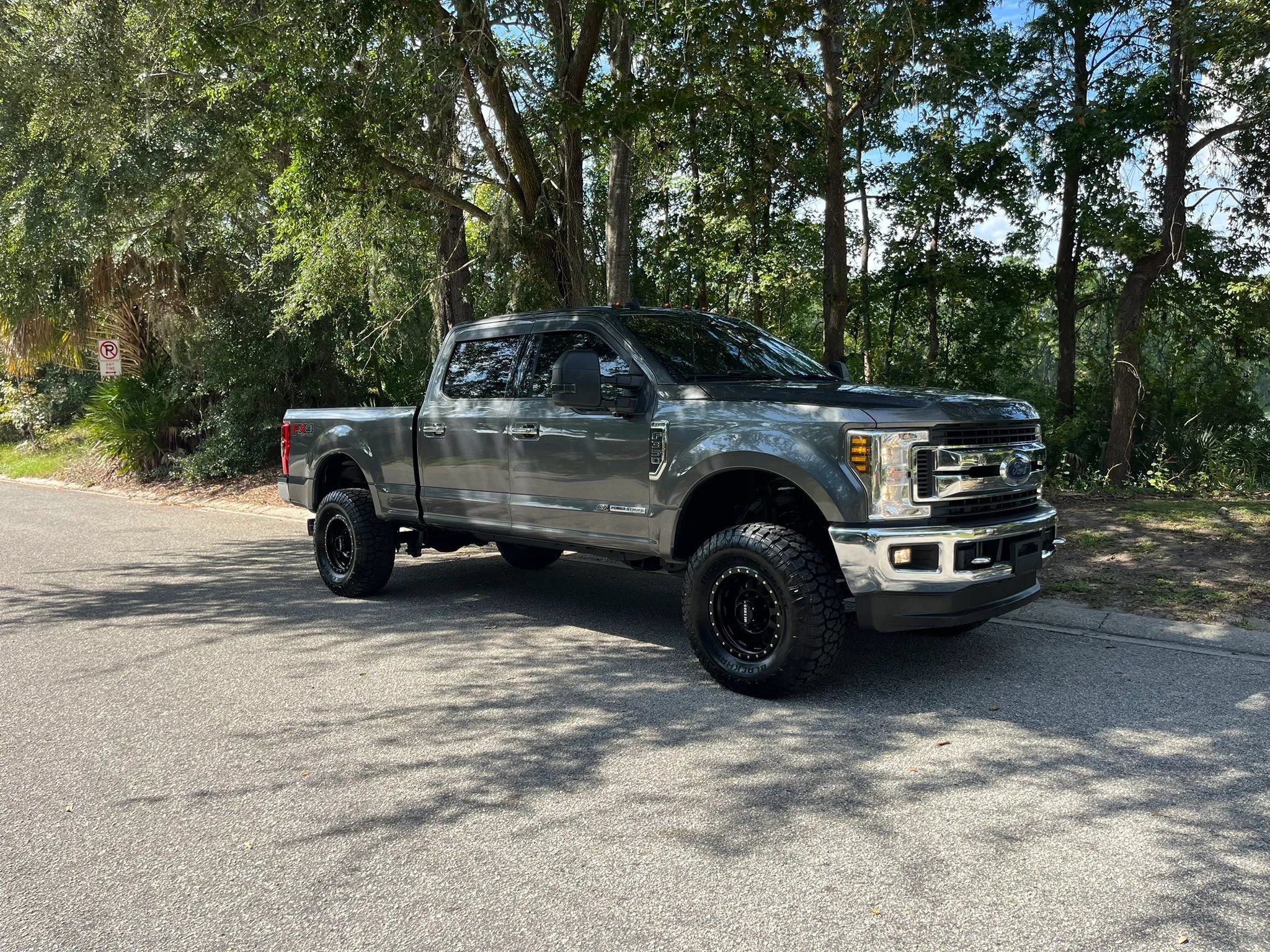 Used 2019 Ford F350 XLT w/ XLT Premium Package AWD/4WD image 2