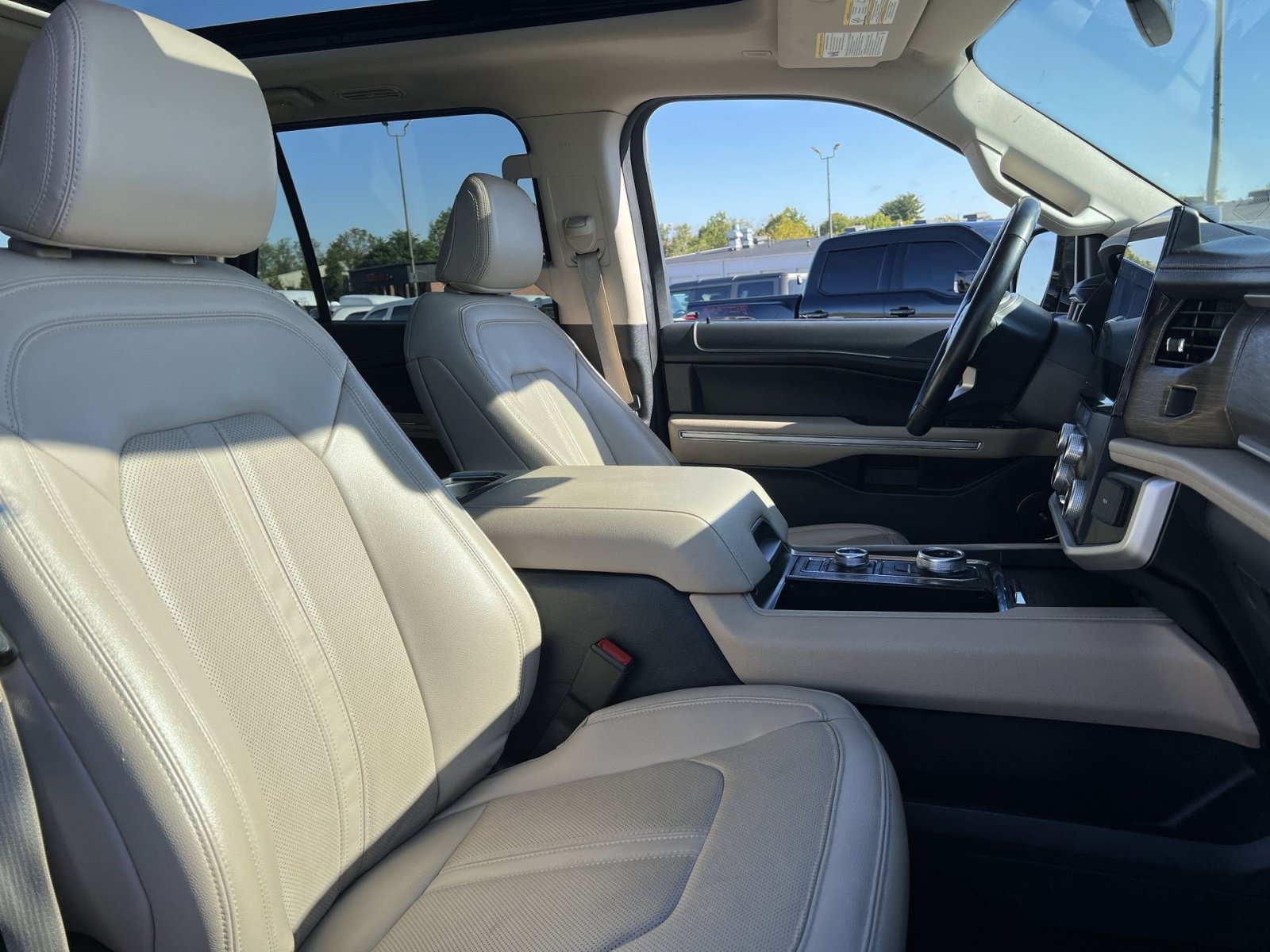 Used 2024 Ford Expedition Limited AWD/4WD image 28