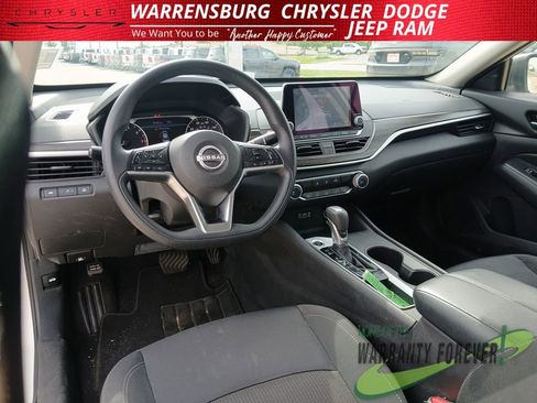 Used 2025 Nissan Altima 2.5 SV FWD image 15