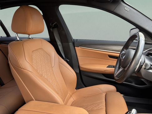 Used 2023 BMW 540i xDrive w/ M Sport Package image 24