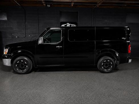 Used 2014 Nissan NV 3500 SL w/ Technology Package RWD image 3