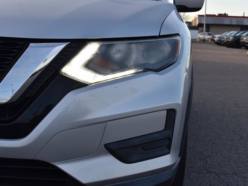 Used 2018 Nissan Rogue S image 15