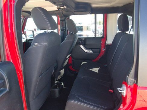 Used 2017 Jeep Wrangler Unlimited Sahara AWD/4WD image 21