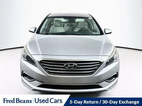 Used 2017 Hyundai Sonata SE FWD image 2