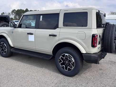 New 2026 Ford Bronco Outer Banks image 5