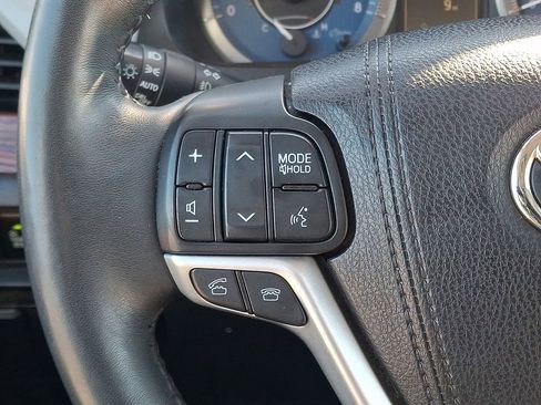 Used 2017 Toyota Sienna Limited image 23