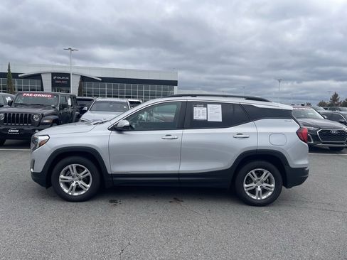 Used 2021 GMC Terrain SLE w/ Driver Convenience Package image 4