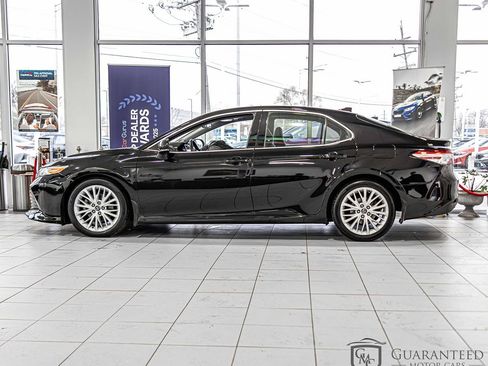 Used 2020 Toyota Camry XLE image 6