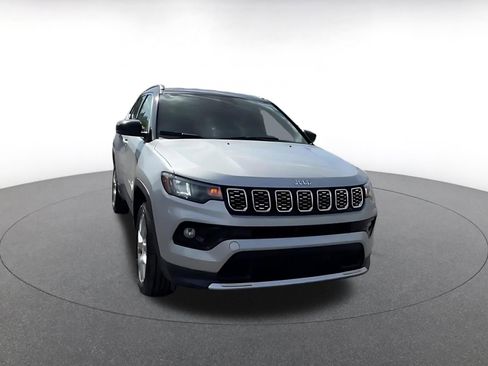 Used 2025 Jeep Compass Limited image 3