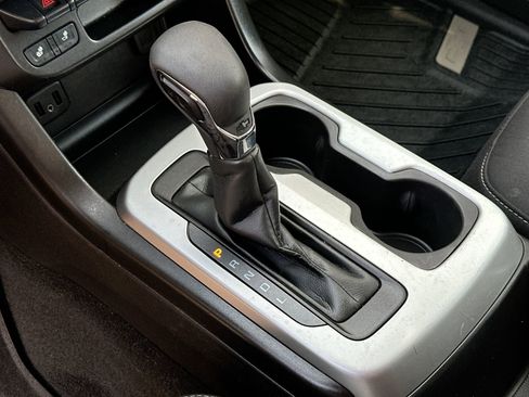 Used 2022 Chevrolet Colorado LT w/ LT Convenience Package image 14