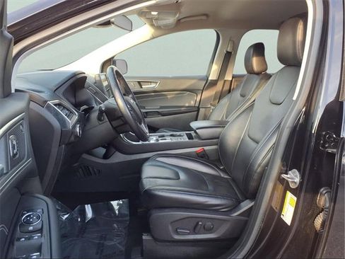 Used 2022 Ford Edge Titanium image 16