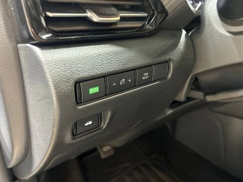 Used 2025 Nissan Sentra SR w/ SR Premium Package FWD image 23