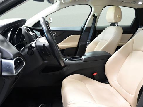 Used 2019 Jaguar F-PACE Premium AWD/4WD image 12