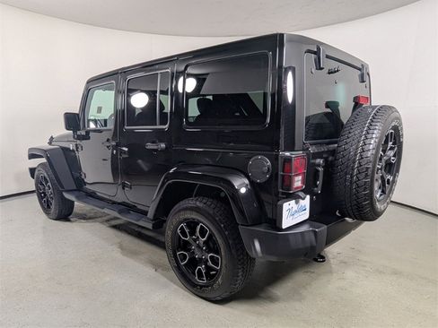 Used 2018 Jeep Wrangler Unlimited Sahara image 5