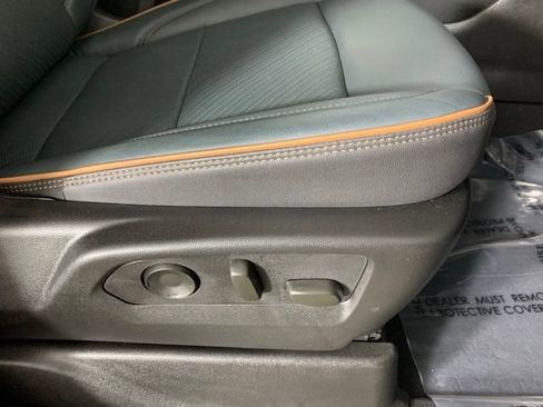 Used 2025 GMC Yukon AT4 w/ AT4 Premium Package image 25