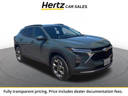 Used 2025 Chevrolet Trax LT FWD image 1