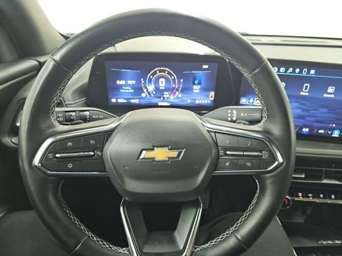 Used 2025 Chevrolet Traverse LT AWD/4WD image 6