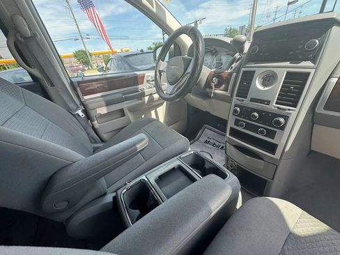 Used 2010 Chrysler Town & Country Touring w/ Family Value Group FWD image 24