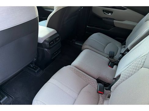 Used 2024 Honda Pilot LX image 13