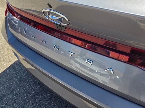 Used 2023 Hyundai Elantra SEL w/ Convenience Package FWD image 10