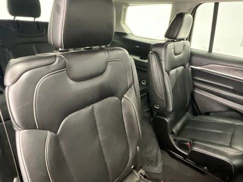 Used 2022 Jeep Grand Cherokee L Limited AWD/4WD image 15