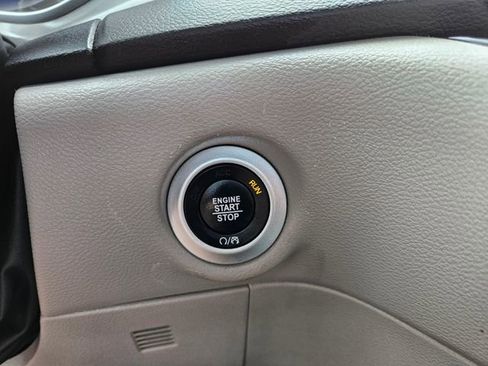 Used 2023 Chrysler Pacifica Touring-L FWD image 29