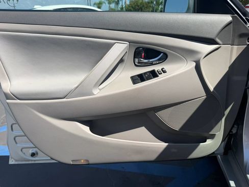 Used 2009 Toyota Camry Hybrid w/ Leather Pkg FWD image 9
