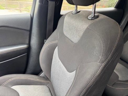 Used 2016 Jeep Cherokee Sport image 34