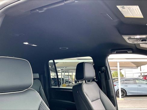 Used 2025 Chevrolet Suburban Premier image 20