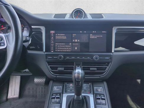 Used 2021 Porsche Macan image 16