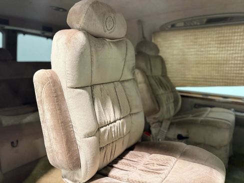 Used 2002 Chevrolet Express 1500 Base w/ LS Preferred Equipment Group image 19