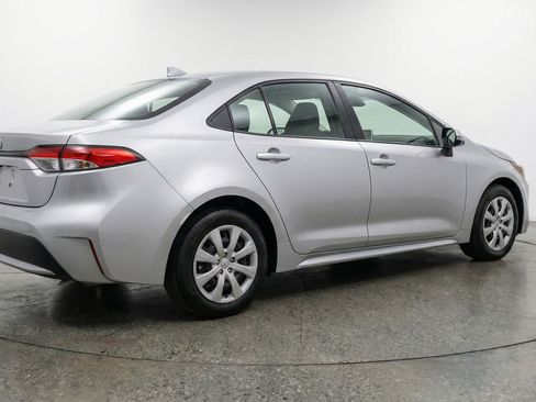 Used 2025 Toyota Corolla LE image 9