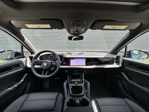 Certified 2025 Porsche Cayenne image 34