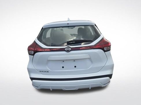 Used 2023 Nissan Kicks S FWD image 4