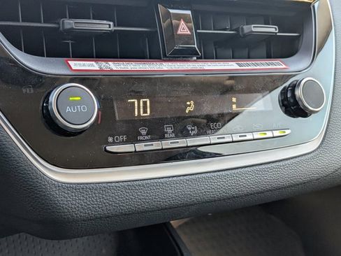 Used 2025 Toyota Corolla LE image 30