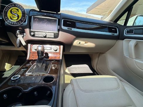 Used 2013 Volkswagen Touareg Executive image 21