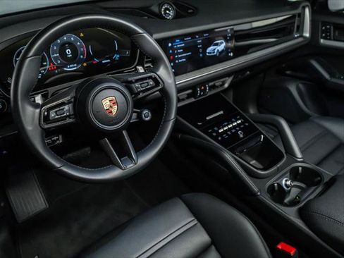 Used 2025 Porsche Cayenne AWD/4WD image 15