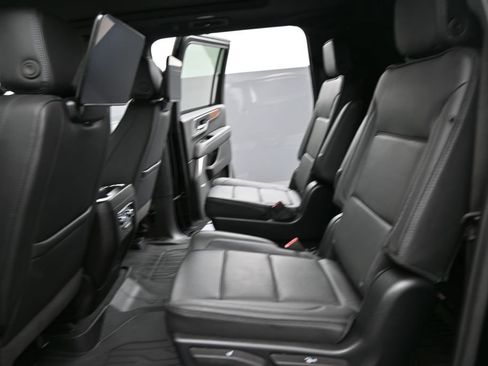 Used 2025 GMC Yukon XL Denali w/ Denali Reserve Package AWD/4WD image 23
